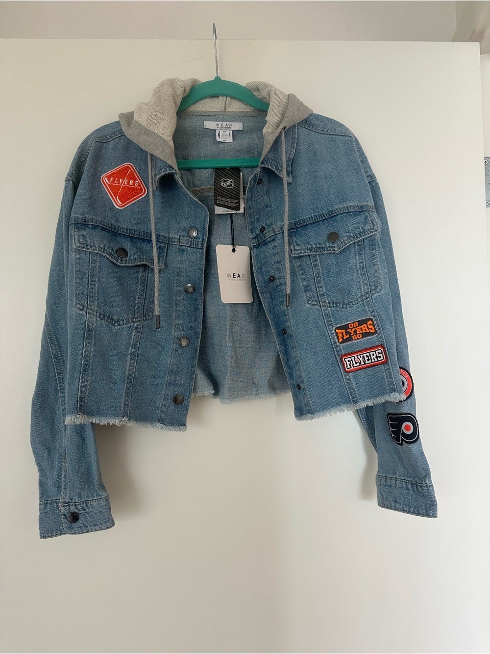 Erin Andrew WEAR Philadelphia Flyers NHL Cropped Denim Jacket Hoodie